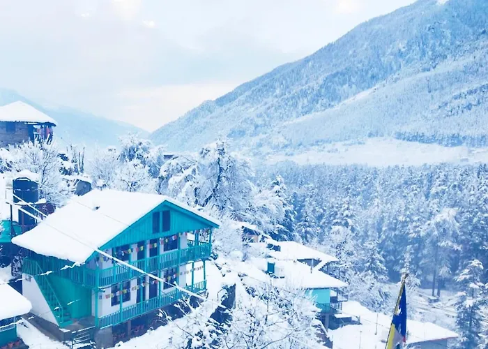 3-Bedroom Private Swiss Cottage Near Mall Road Manali 